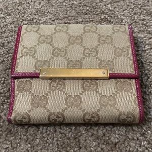 Vintage Gucci wallet.